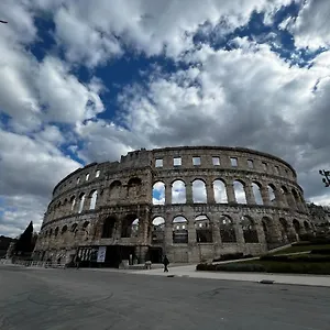 https://domus-nostrae-pula.pula-hotels.org